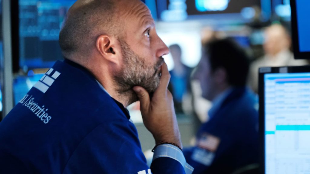Dow salta 200 pontos enquanto Wall Street parece sair da recessão de 3 semanas