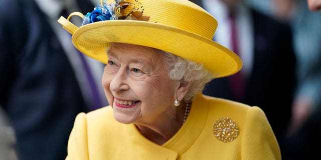 A Rainha Elizabeth II chega para comemorar a conclusão do Projeto Crossrail em Londres na Estação Paddington em 17 de maio de 2022 em Londres.  ela morreu "com segurança" Ela completa 96 anos na quinta-feira em seu resort escocês no Castelo de Balmoral. 