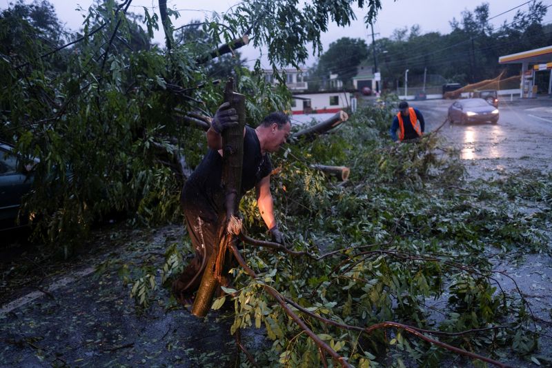 Furacão Fiona atinge a República Dominicana, onde a maior parte de Porto Rico ainda está sem energia