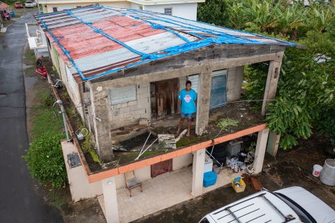 Getsabel Osorio está em sua casa destruída pelo furacão Maria há cinco anos em Luisa no sábado, 17 de setembro.