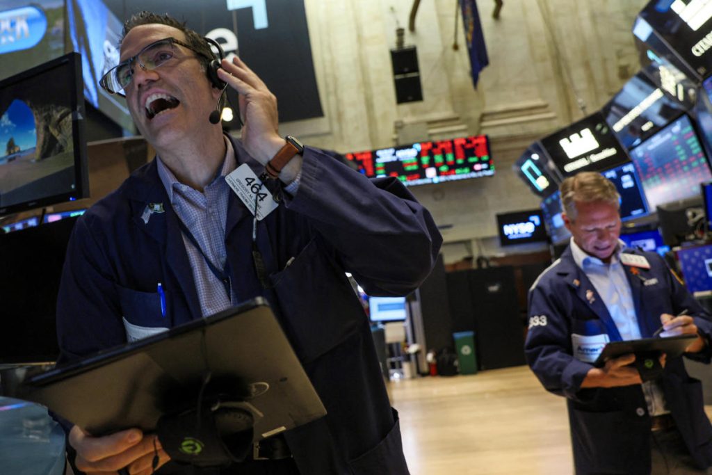 Ações saltam após S&P 500 cair em baixa de 2022