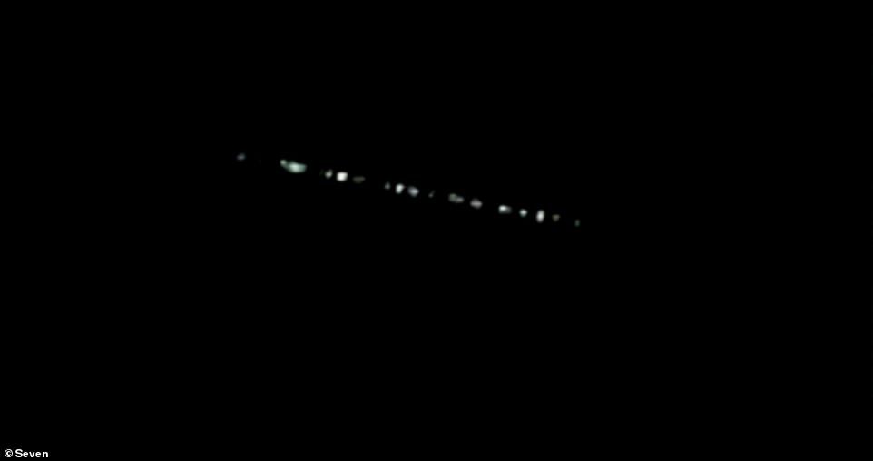 Uma série de luzes misteriosas em movimento que chocaram os australianos em janeiro também foram atribuídas aos satélites Starlink lançados pela SpaceX.