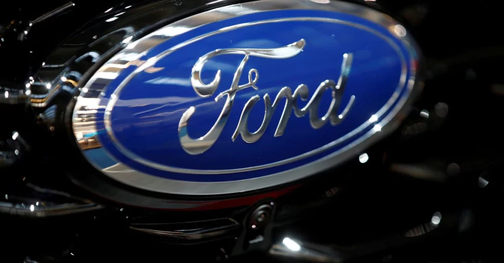 Ações da Ford registraram maior queda diária desde 2011, após alerta de inflação