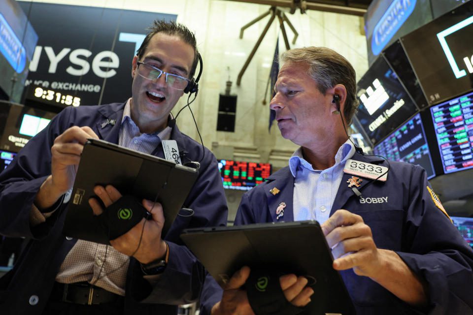 Traders trabalham no pregão da Bolsa de Valores de Nova York (NYSE) em Nova York, EUA, em 26 de setembro de 2022. REUTERS/Brendan McDermid