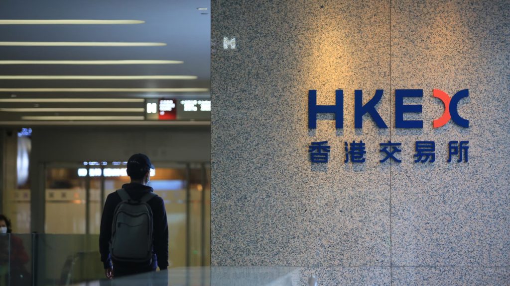 As ações de Hong Kong lideraram as perdas;  Fed e Banco do Japão se reúnem esta semana