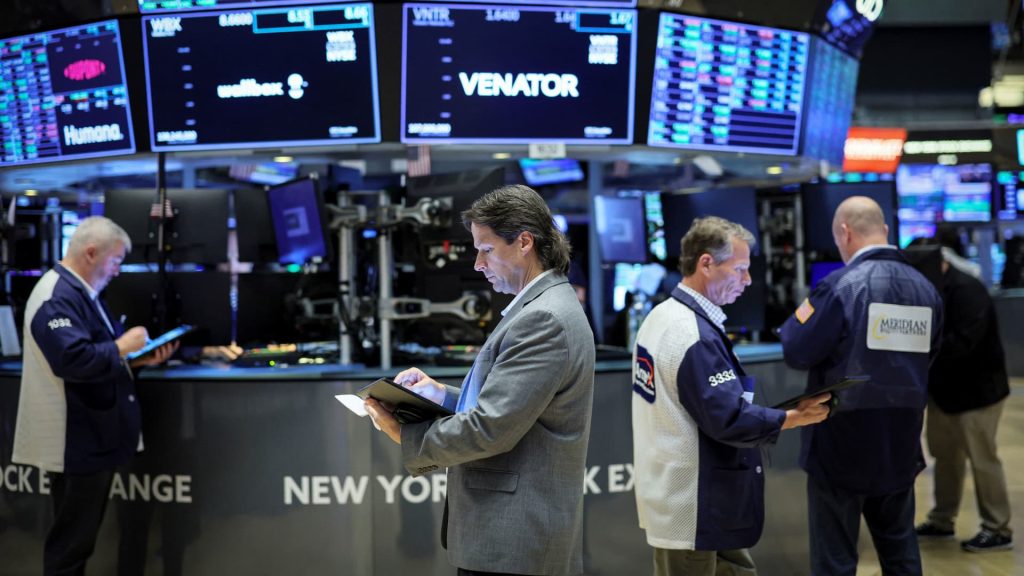 Futuros de ações se mantêm estáveis ​​com Wall Street de olho nos principais dados de inflação