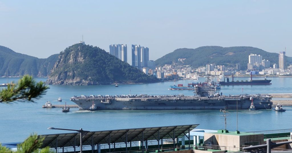 Porta-aviões dos EUA chega à Coreia do Sul como um aviso à Coreia do Norte