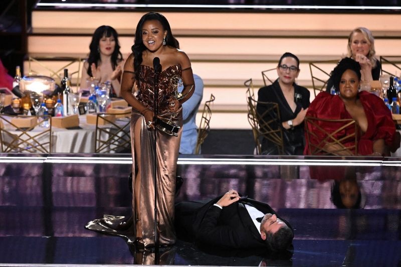 Quinta Bronson teve que pular Jimmy Kimmel para aceitar o Emmy