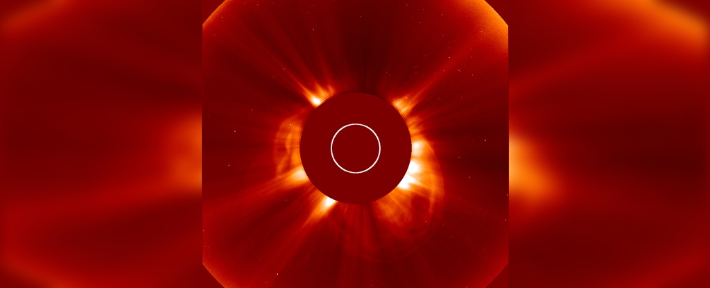 Uma enorme explosão solar acabou de irromper do outro lado do sol: ScienceAlert