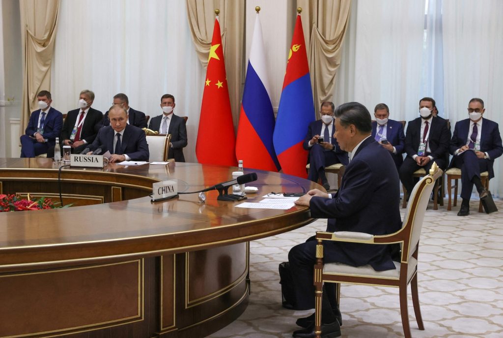 Xi Jinping da China se encontra com Putin em meio a perdas militares russas