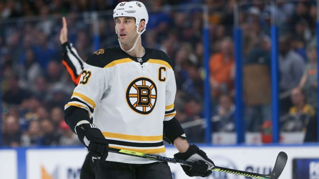 Zdeno Chara, 45, anunciou sua aposentadoria da NHL, assinando um contrato de um dia com o Boston Bruins