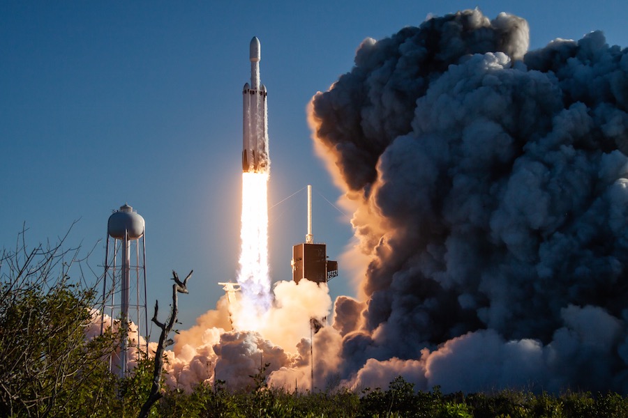 Após uma espera de três anos, o Falcon Heavy da SpaceX pode ser lançado novamente no final deste mês - Spaceflight Now