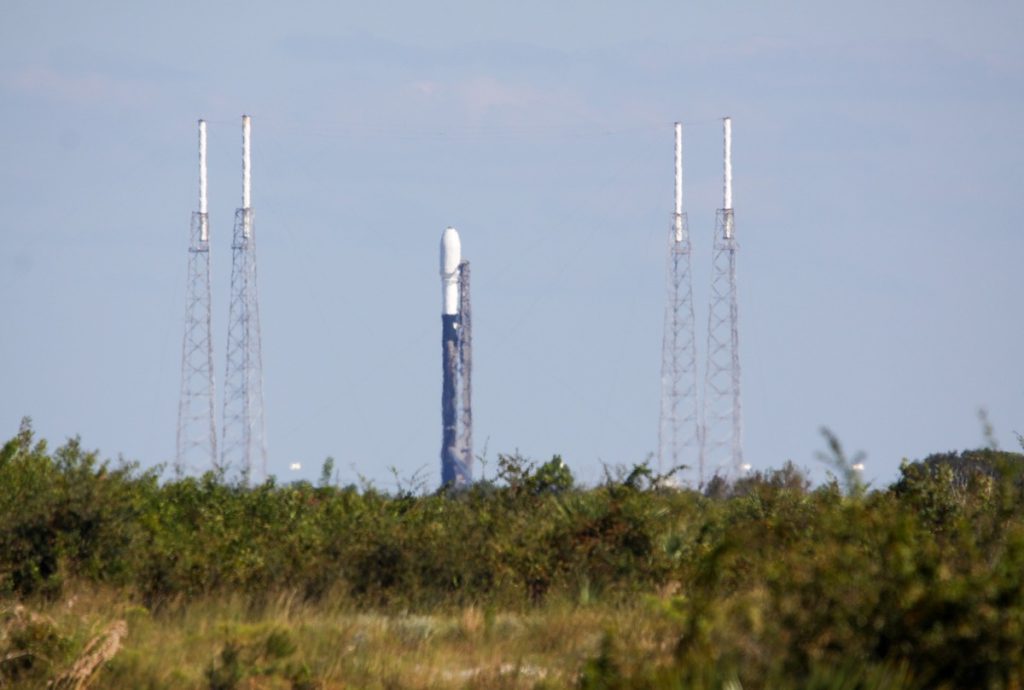 Foguete Falcon 9 pronto para lançar dois satélites de comunicação da Intelsat - Spaceflight Now