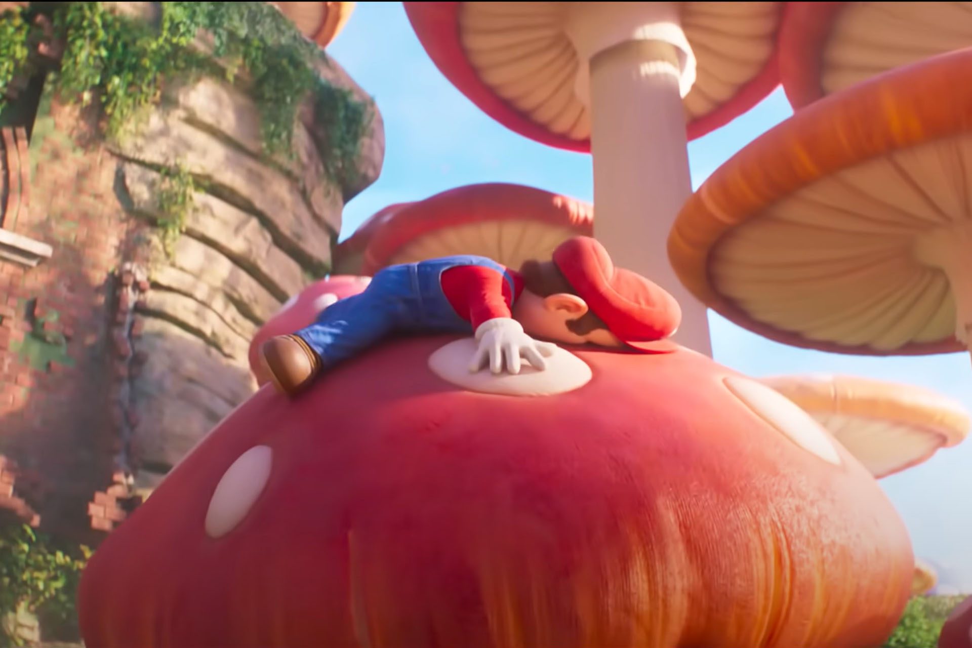Foto do Mario do novo filme do Mario, virado para baixo em um cogumelo