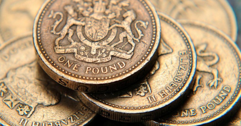 A queda fiscal da Grã-Bretanha fez com que as ações e a libra se recuperassem