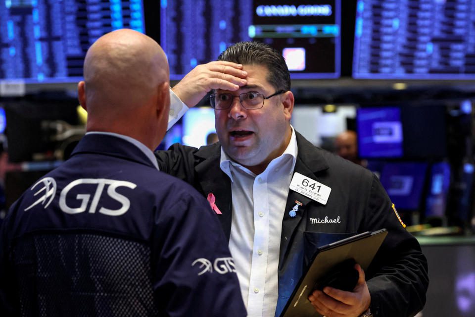 Traders trabalham no pregão da Bolsa de Valores de Nova York (NYSE) na cidade de Nova York, EUA, em 7 de outubro de 2022. REUTERS/Brendan McDermid