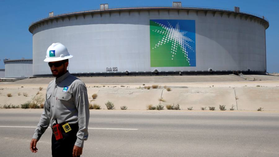OPEP+ planeja cortar produção de petróleo para sustentar preços