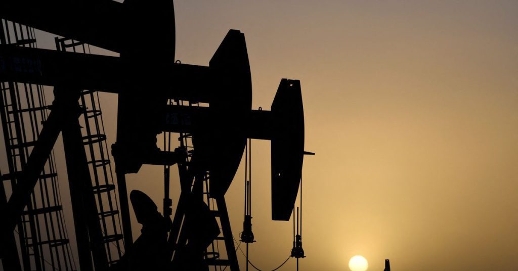 Petróleo sobe com esperanças de recuperação na demanda de combustível na China
