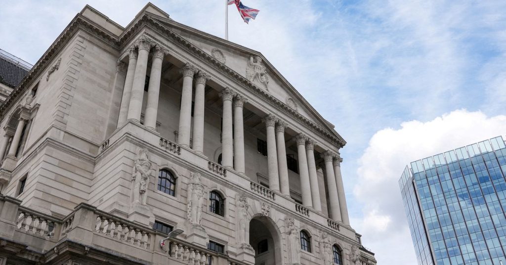 O Banco da Inglaterra elevou as taxas de juros ao máximo desde 1989, mesmo quando uma recessão prolongada se aproxima