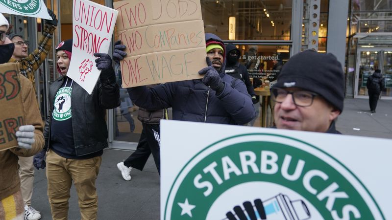 Funcionários da Starbucks fazem greve em cerca de 100 lojas no Red Cup Day