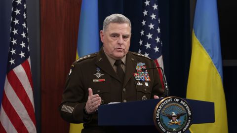 O presidente do Estado-Maior Conjunto General Mark Milley fala durante uma coletiva de imprensa no Pentágono em 16 de novembro de 2022