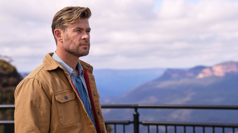 Chris Hemsworth recebe 'forte indicação' de predisposição genética para a doença de Alzheimer durante as filmagens de novo show