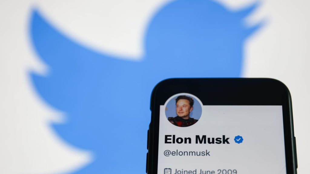 Elon Musk diz que o Twitter lançará o serviço "Verificado" na próxima semana