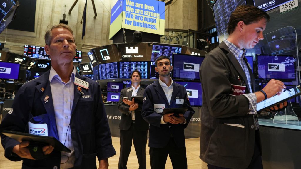 Futuros da Dow caíram 200 pontos enquanto investidores aguardam eleições de meio de mandato e relatório de inflação
