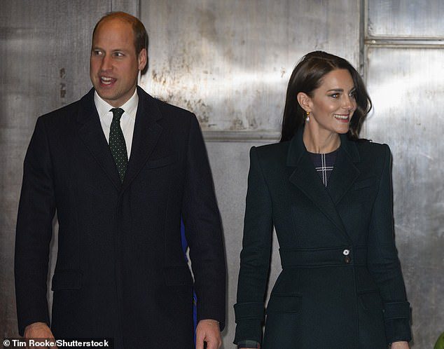 O príncipe e a princesa acabaram de chegar a Boston depois que a madrinha de William foi acusada de fazer comentários racistas em um evento organizado pela rainha Camilla, que também foi acusada de comportamento racista.
