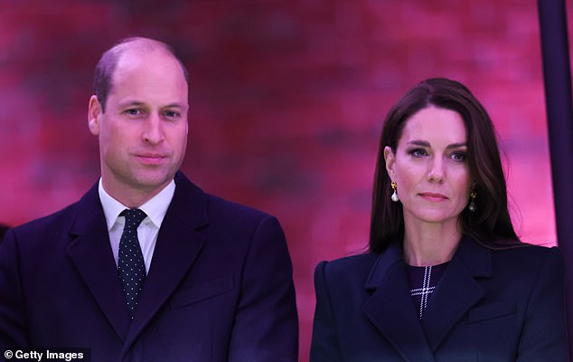 O evento Earthshot do príncipe William e Kate Middleton em Boston na noite de quarta-feira foi ofuscado por um escândalo de racismo que abalou a família real.