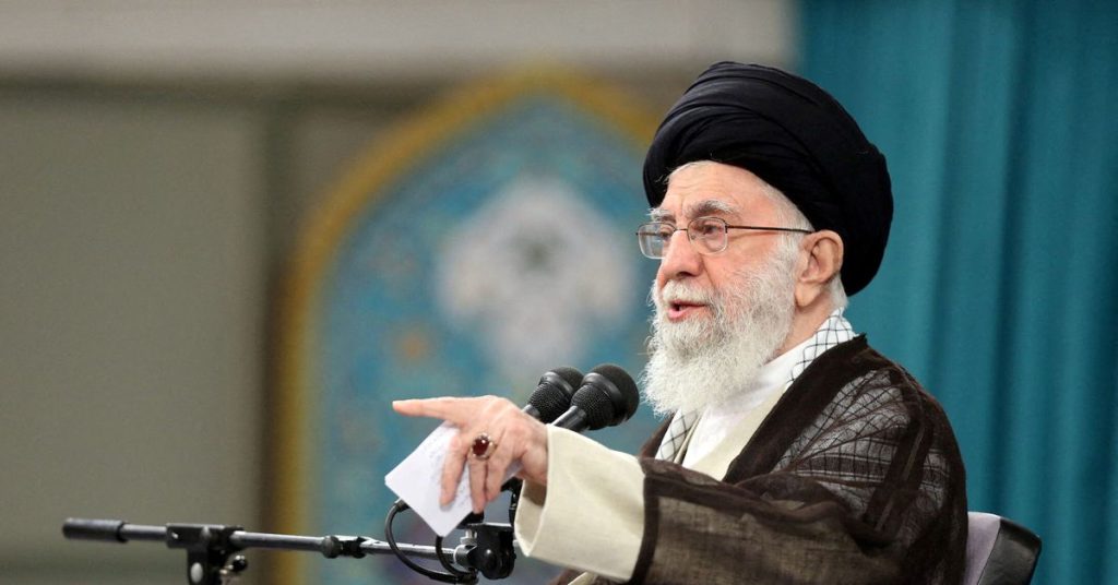 A irmã do líder iraniano condena seu governo e insta os guardas a desarmá-lo