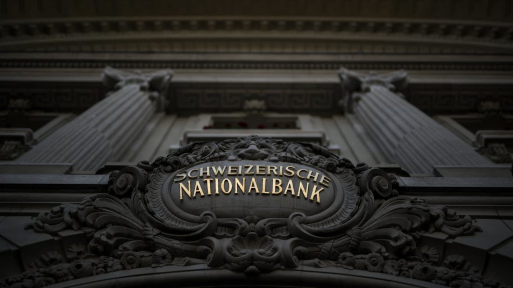 Banco central suíço aumenta as taxas de juros em 50 pontos básicos para combater a 'inflação'