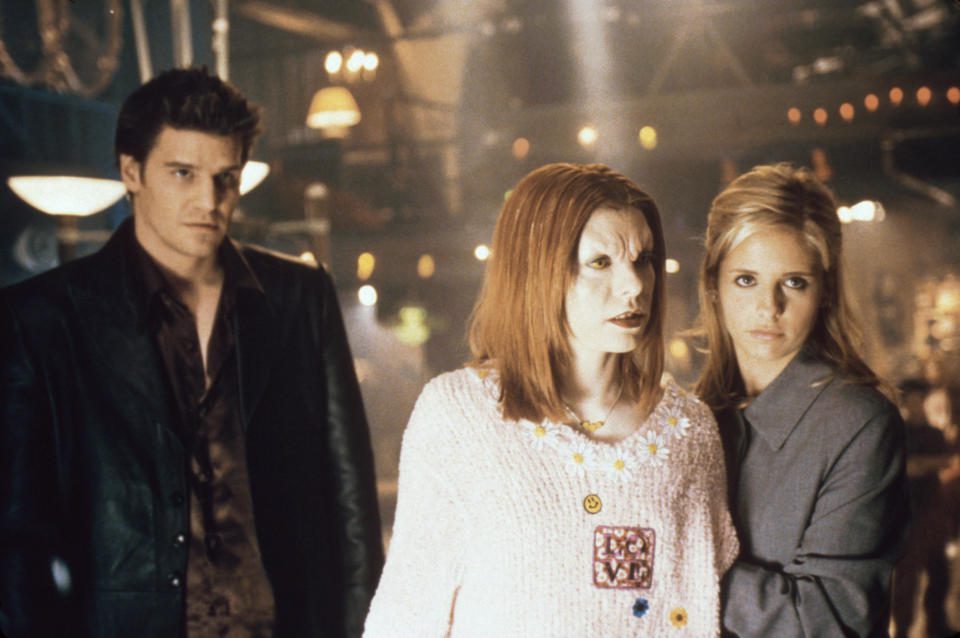 David Boreanaz, Alyson Hannigan e Sarah Michelle Gellar em Buffy the Vampire Slayer & # 39;  Que será reiniciado (Foto: 20th Century Fox Film Corp/Cortesia Everett Collection)